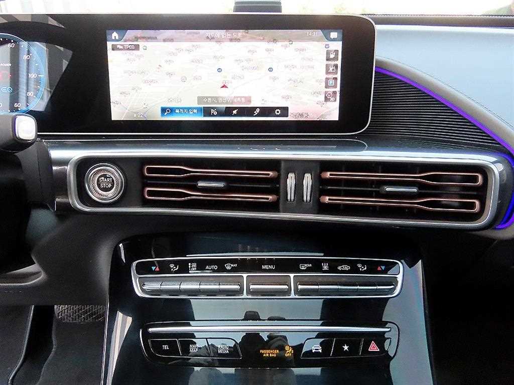 Mercedes Benz EQC - Vista 12