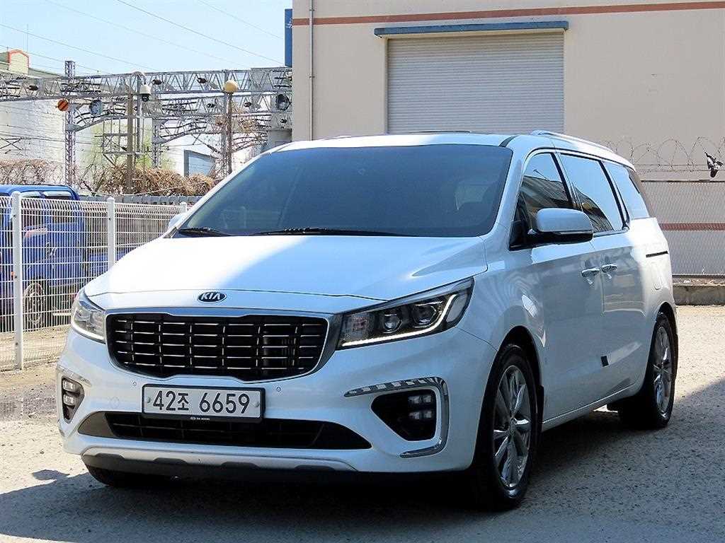KIA Carnival - Vista 2