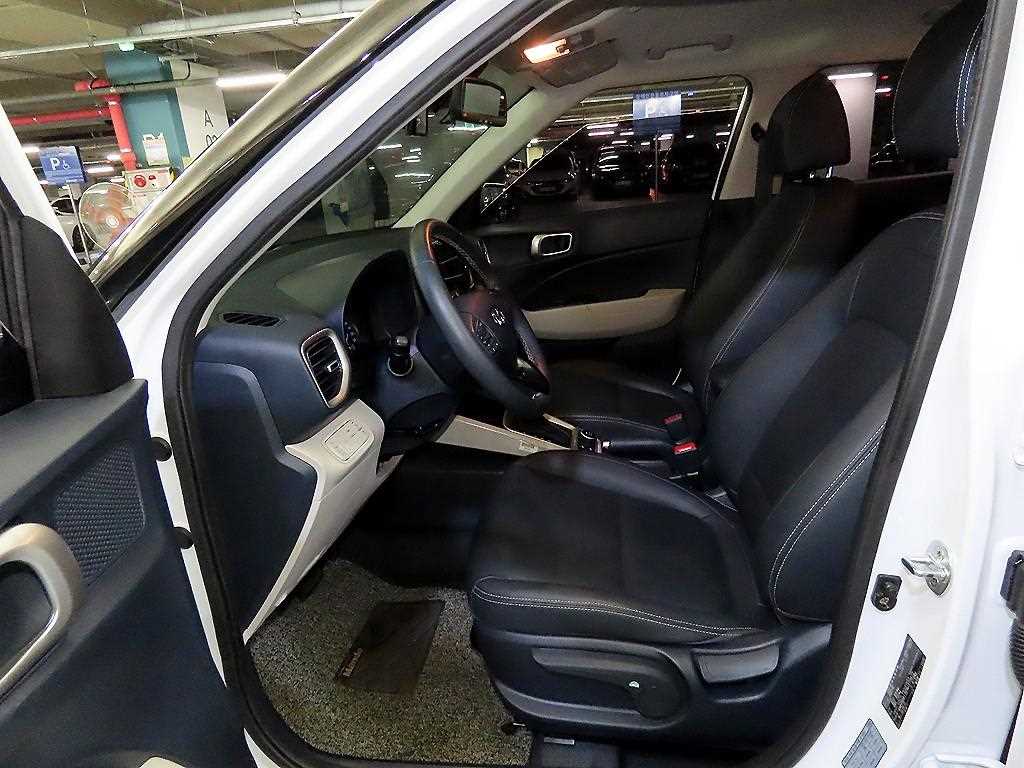 HYUNDAI Venue - Vista 6
