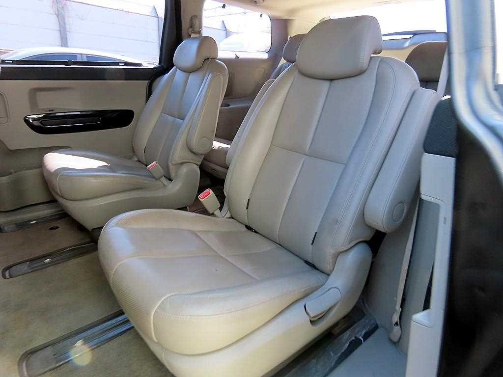KIA Carnival - Vista 6
