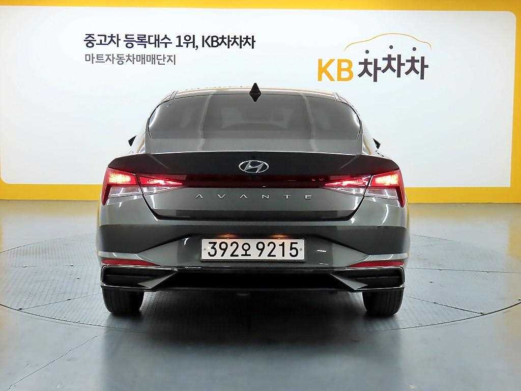 HYUNDAI Avante - Vista 3