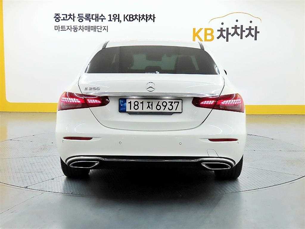 Mercedes Benz E class - Vista 3