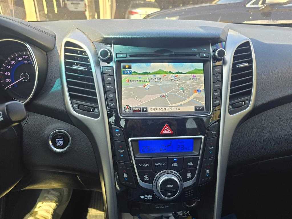 HYUNDAI i30 - Vista 7