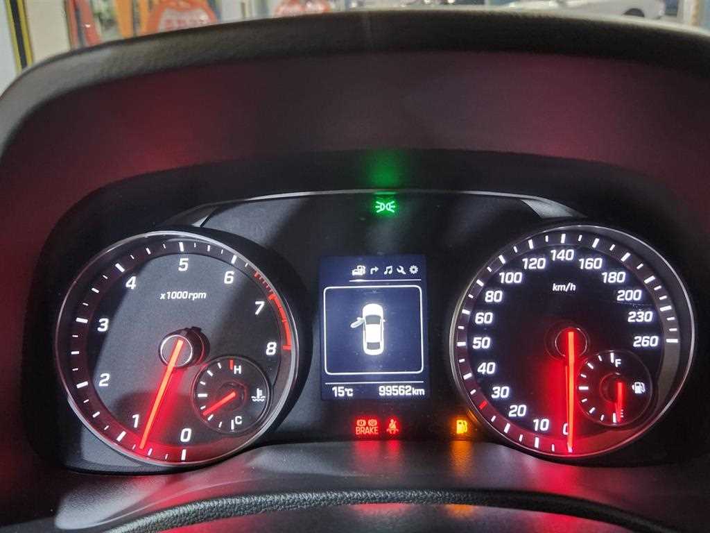 HYUNDAI Avante - Vista 6