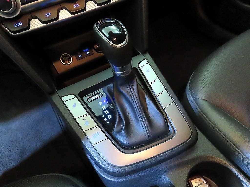 HYUNDAI Avante - Vista 12