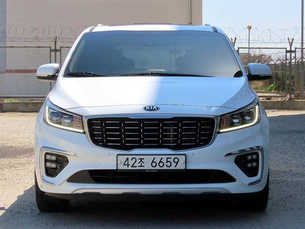 KIA Carnival 2019 Blanco - Importación desde Corea - HF Imports Iquique - Foto 1