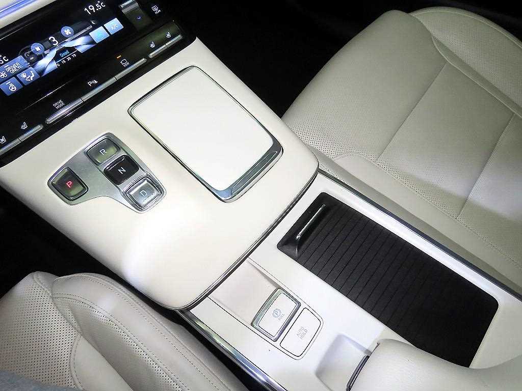 HYUNDAI Grandeur - Vista 12