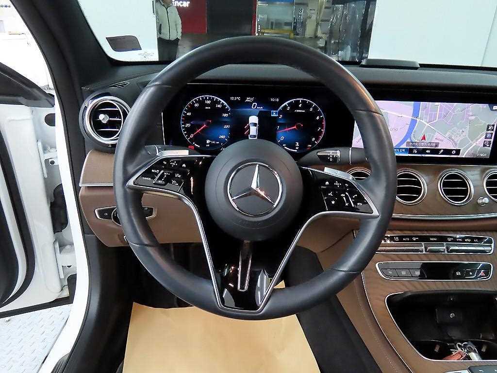 Mercedes Benz E class - Vista 9