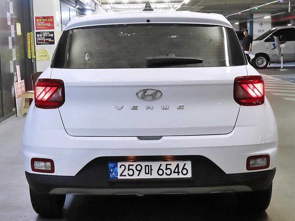 HYUNDAI Venue - Vista 5