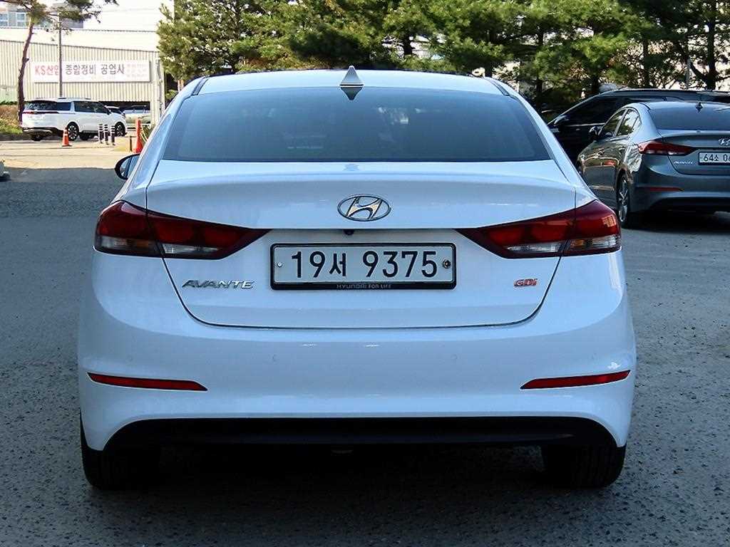 HYUNDAI Avante - Vista 4