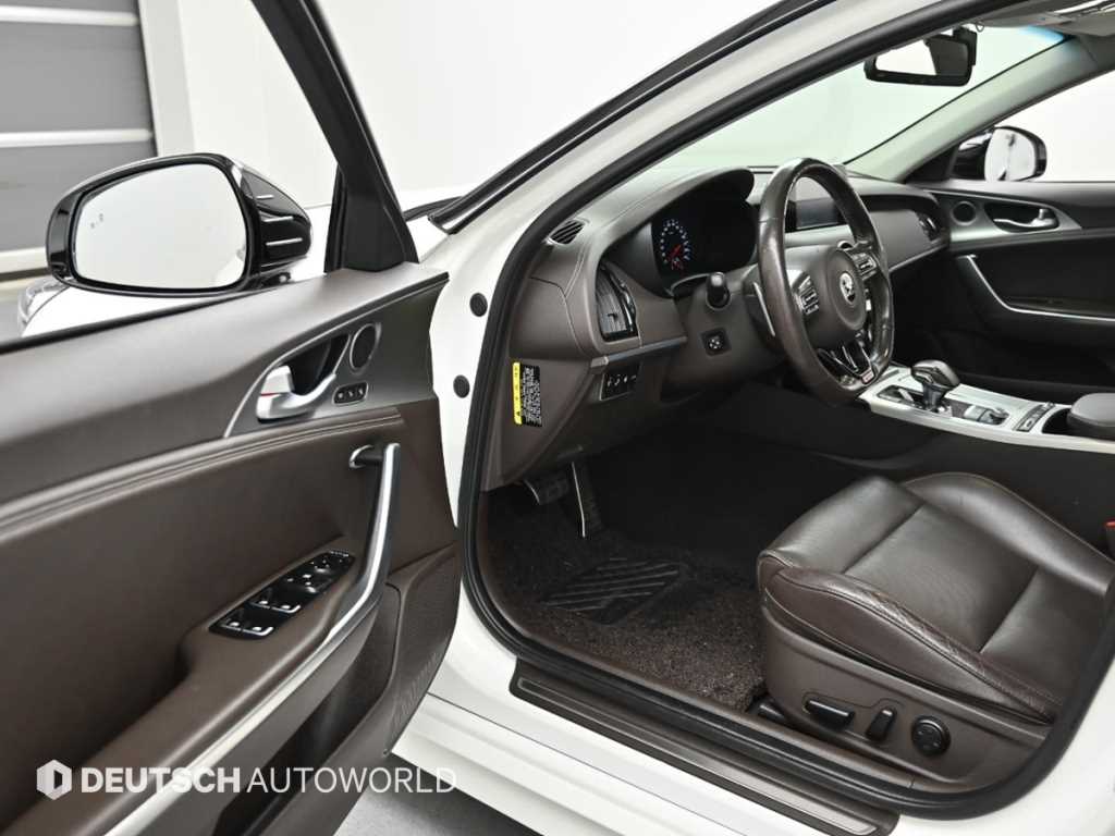 KIA Stinger - Vista 11