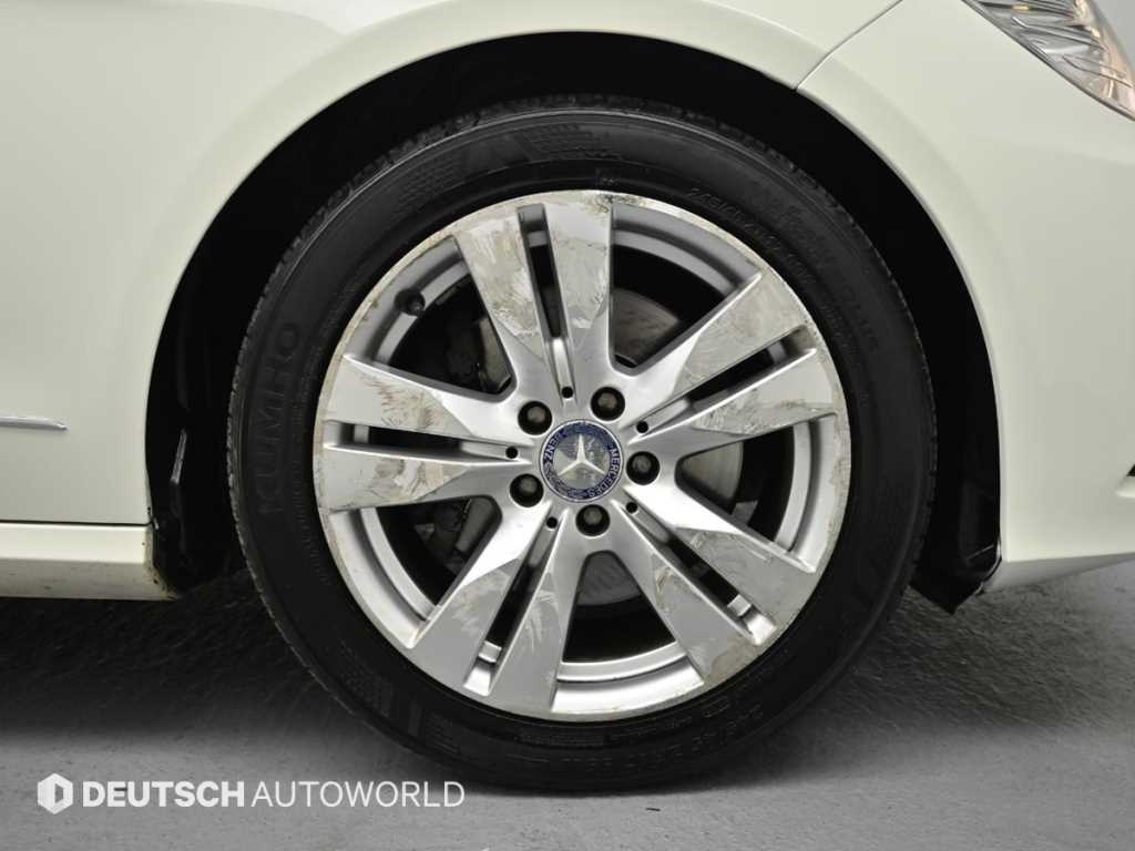 Mercedes Benz E class - Vista 5