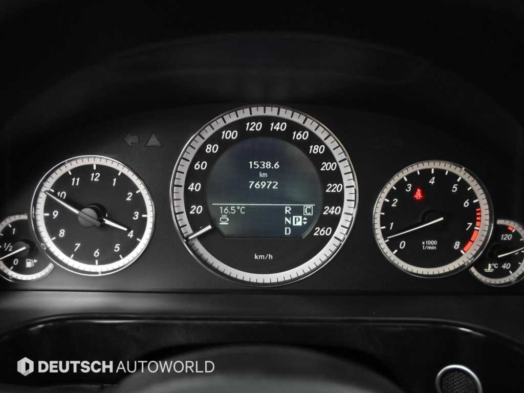 Mercedes Benz E class - Vista 8