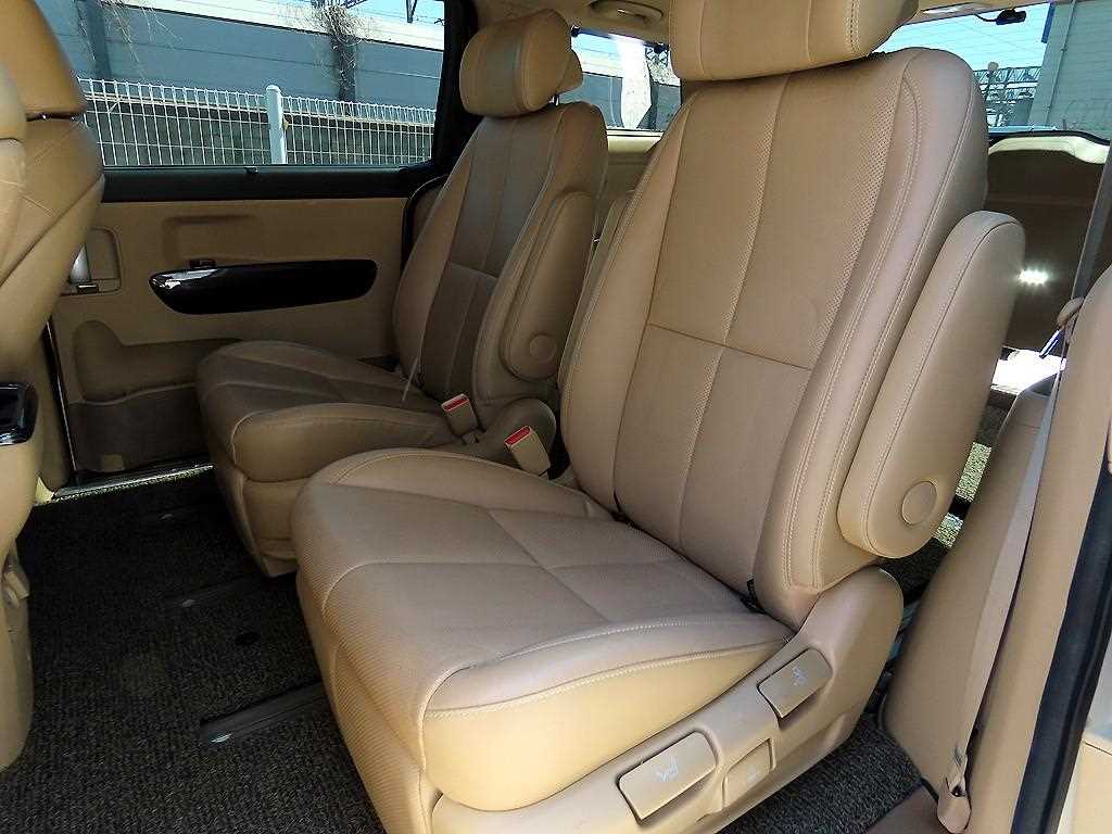 KIA Carnival - Vista 6