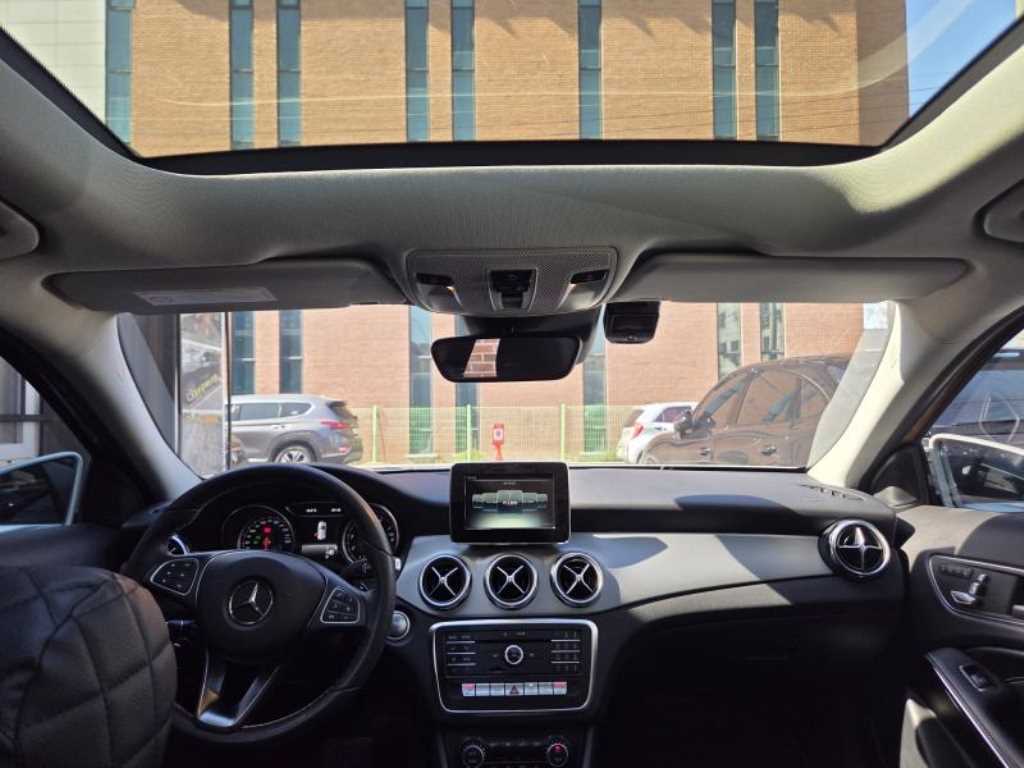 Mercedes Benz GLA Class - Vista 4