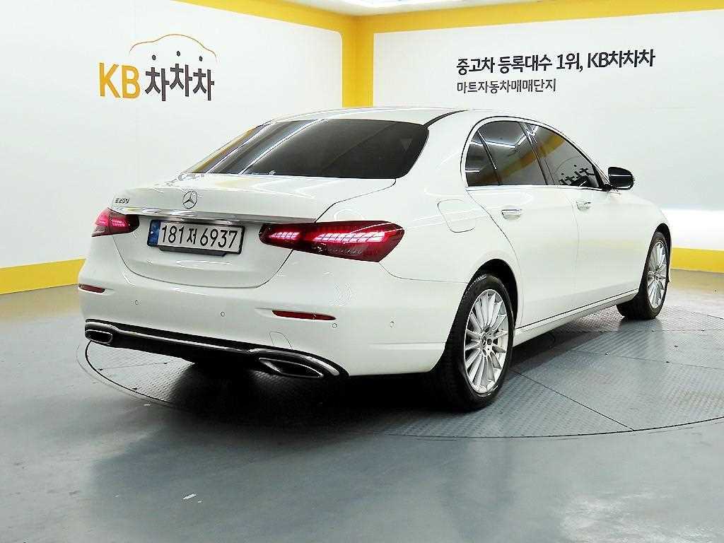 Mercedes Benz E class - Vista 4