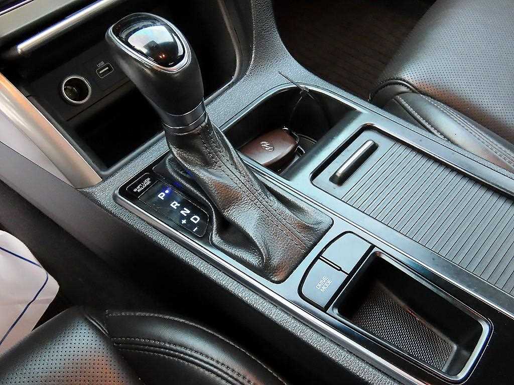 HYUNDAI Sonata - Vista 10