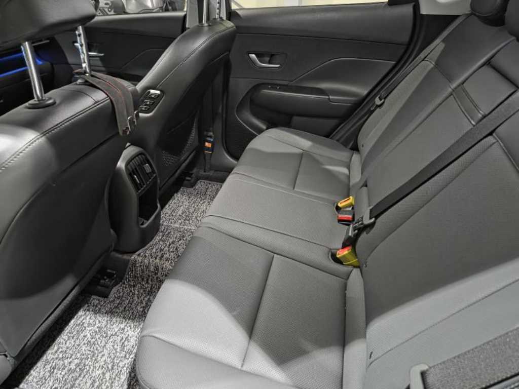 HYUNDAI Kona - Vista 12