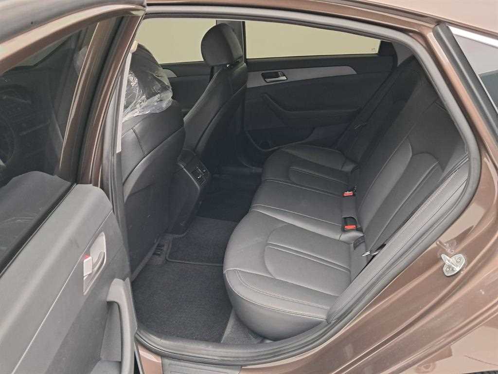 HYUNDAI Sonata - Vista 12