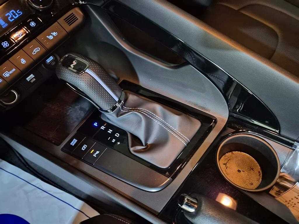 HYUNDAI Avante - Vista 11