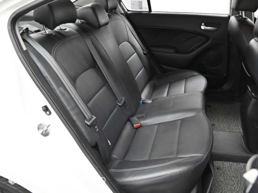 KIA K3 - Vista 12