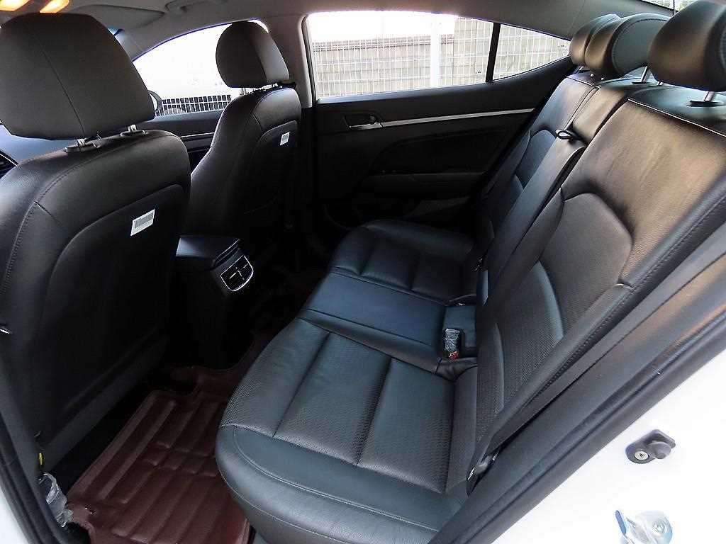 HYUNDAI Avante - Vista 6