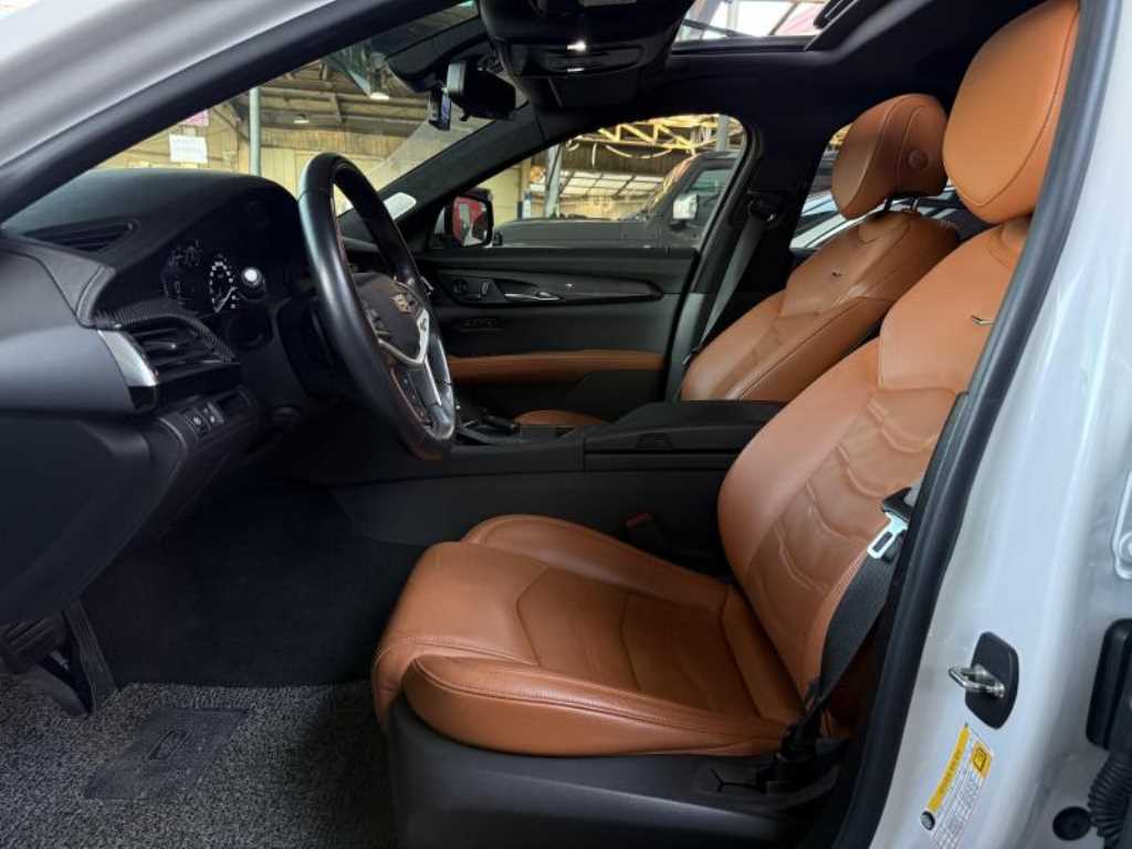 Cadillac CT6 - Vista 10