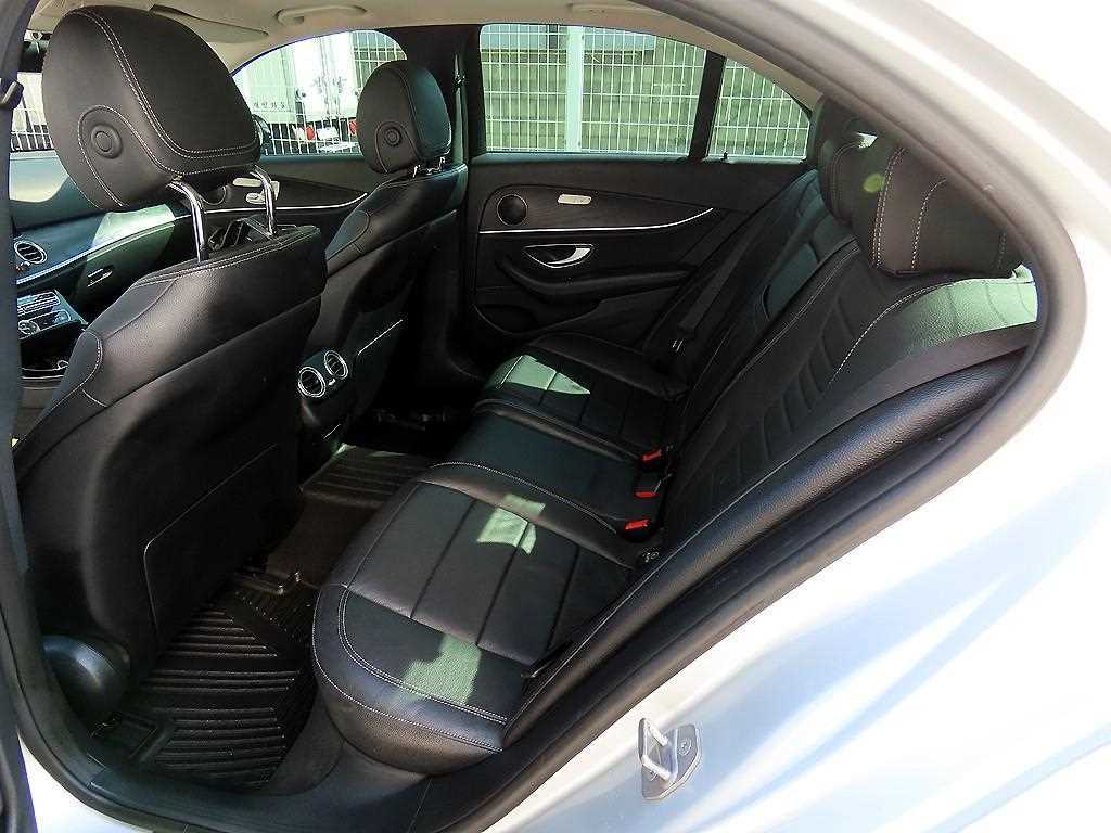 Mercedes Benz E class - Vista 6