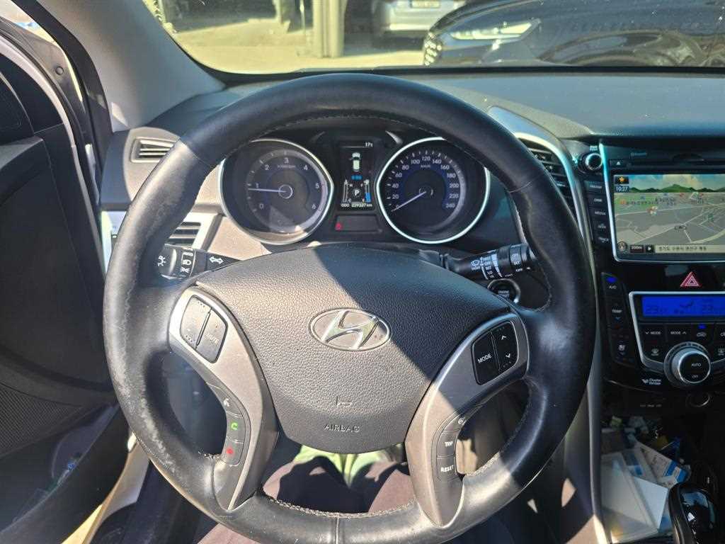 HYUNDAI i30 - Vista 12