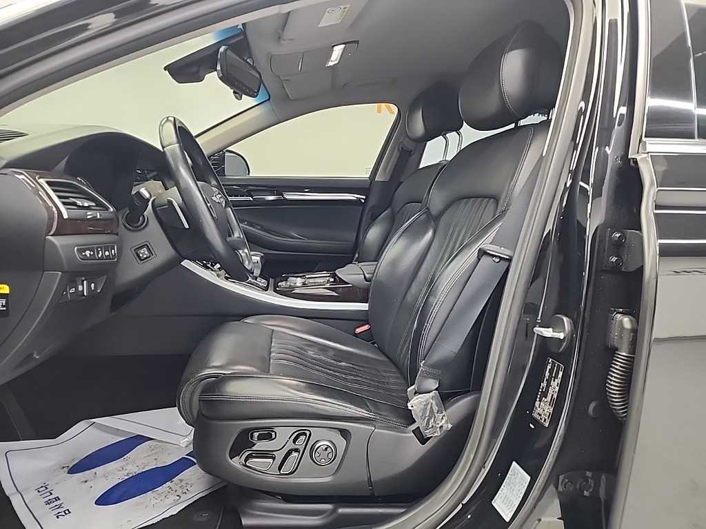 Genesis EQ900 - Vista 11