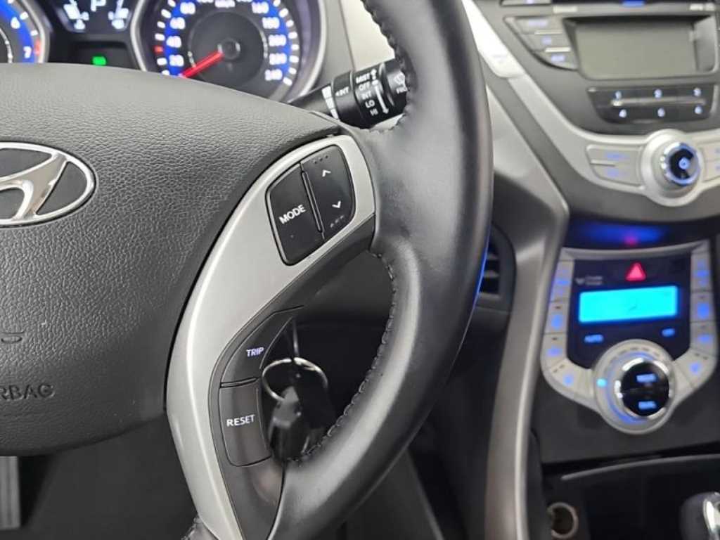 HYUNDAI Avante - Vista 8
