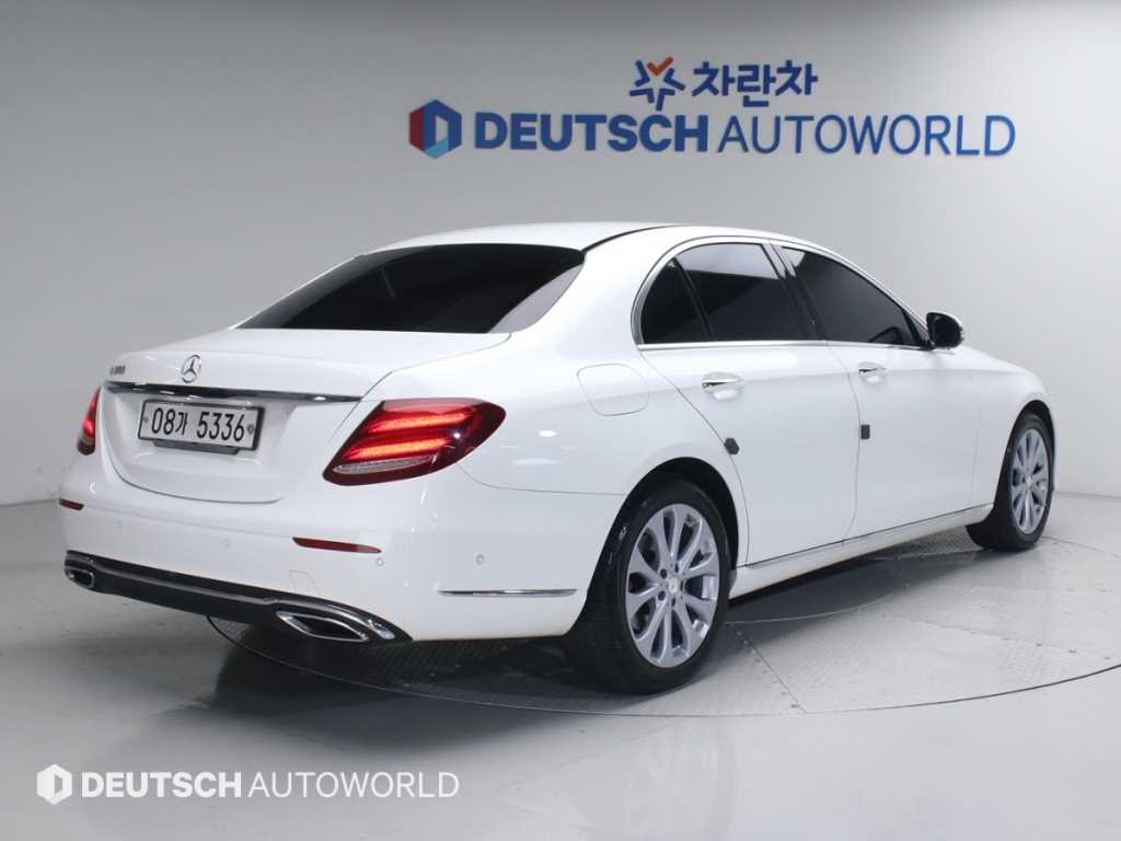 Mercedes Benz E class - Vista 2