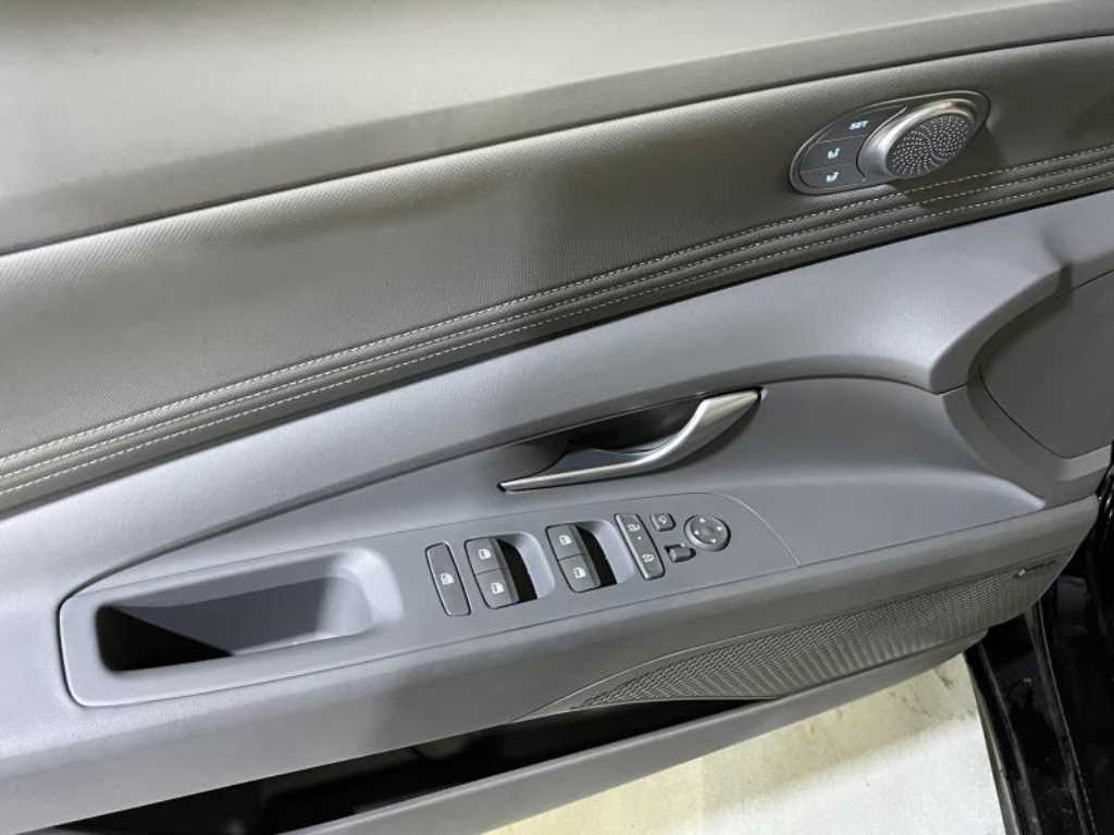 HYUNDAI Avante - Vista 9