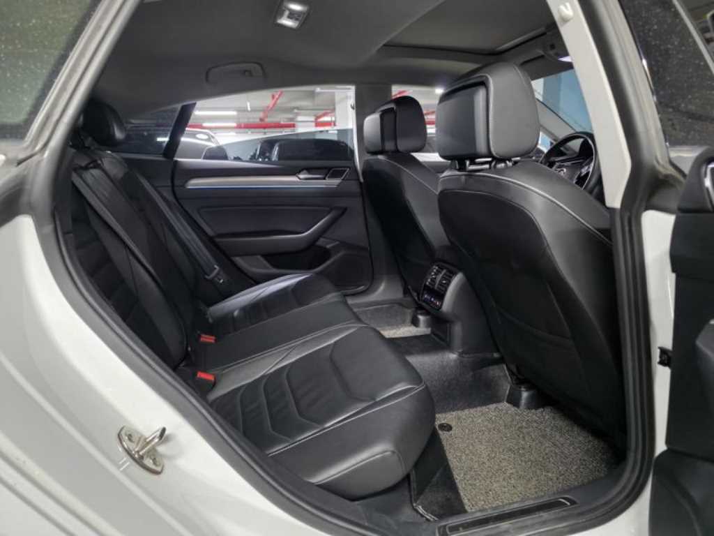 Volkswagen Arteon - Vista 9