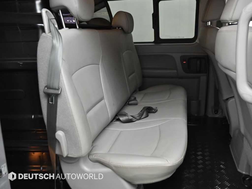 HYUNDAI Starex - Vista 12