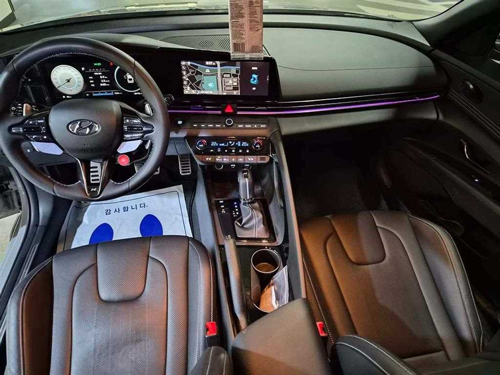 HYUNDAI Avante - Vista 10