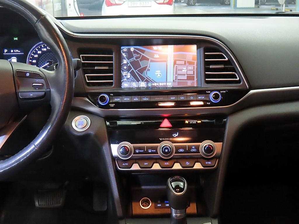 HYUNDAI Avante - Vista 11