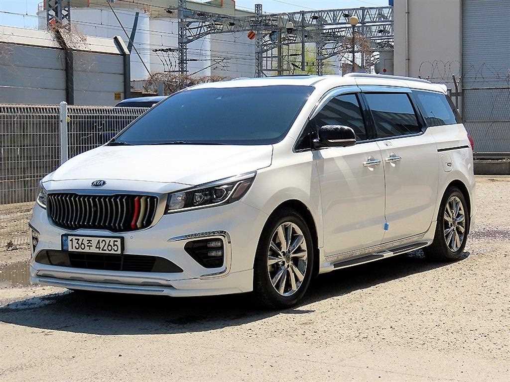 KIA Carnival - Vista 2
