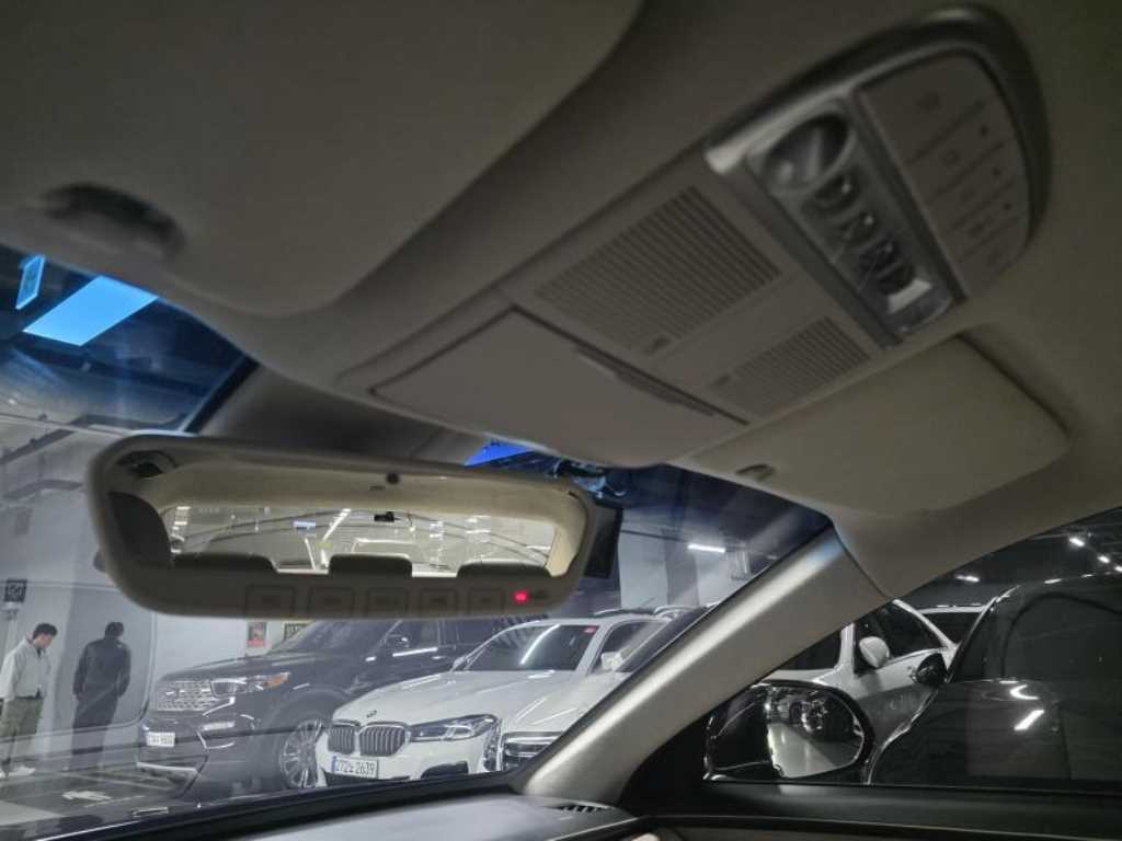 Genesis G90 - Vista 12