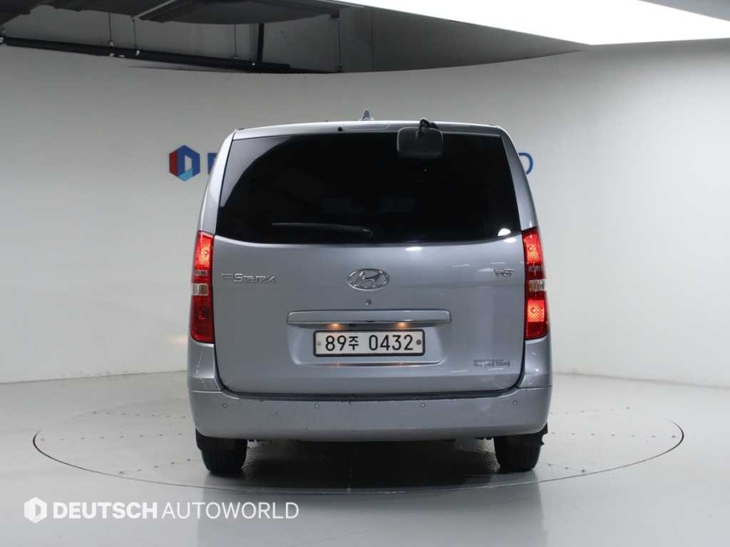 HYUNDAI Starex - Vista 4