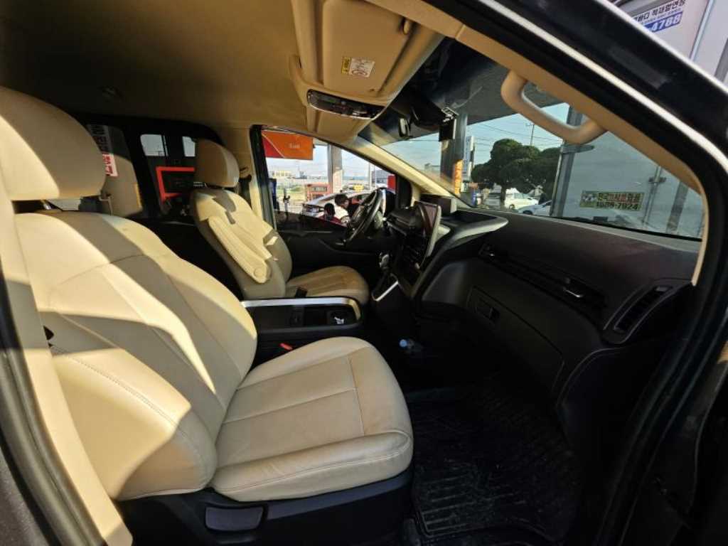 HYUNDAI Staria - Vista 6