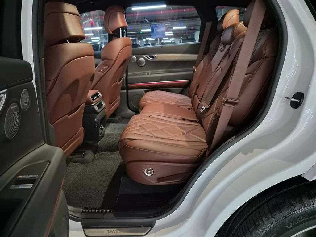 Genesis GV80 - Vista 7