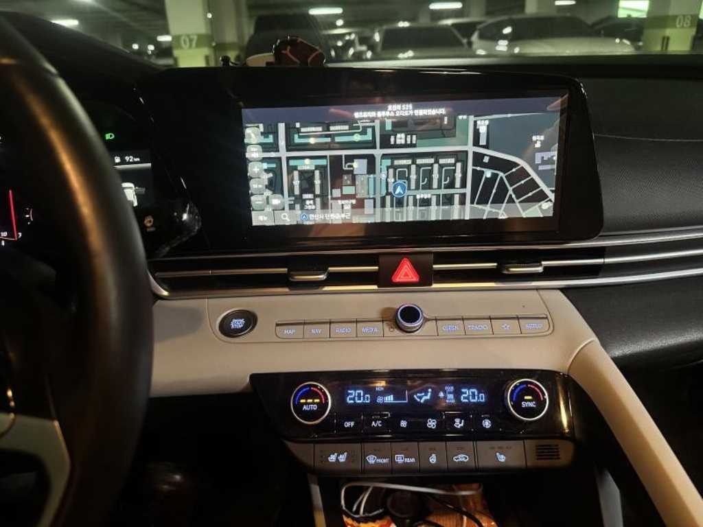 HYUNDAI Avante - Vista 5