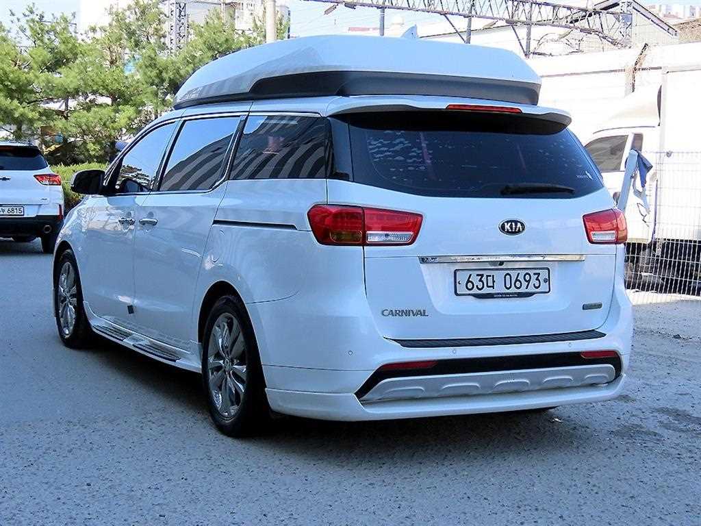 KIA Carnival - Vista 3
