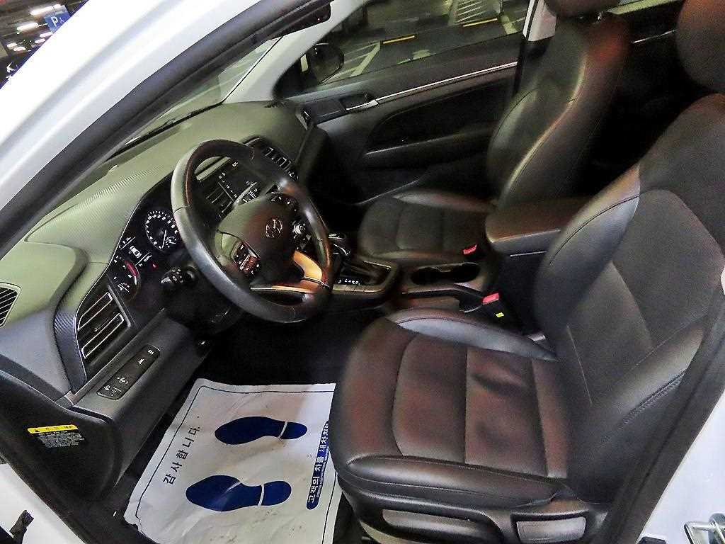 HYUNDAI Avante - Vista 6