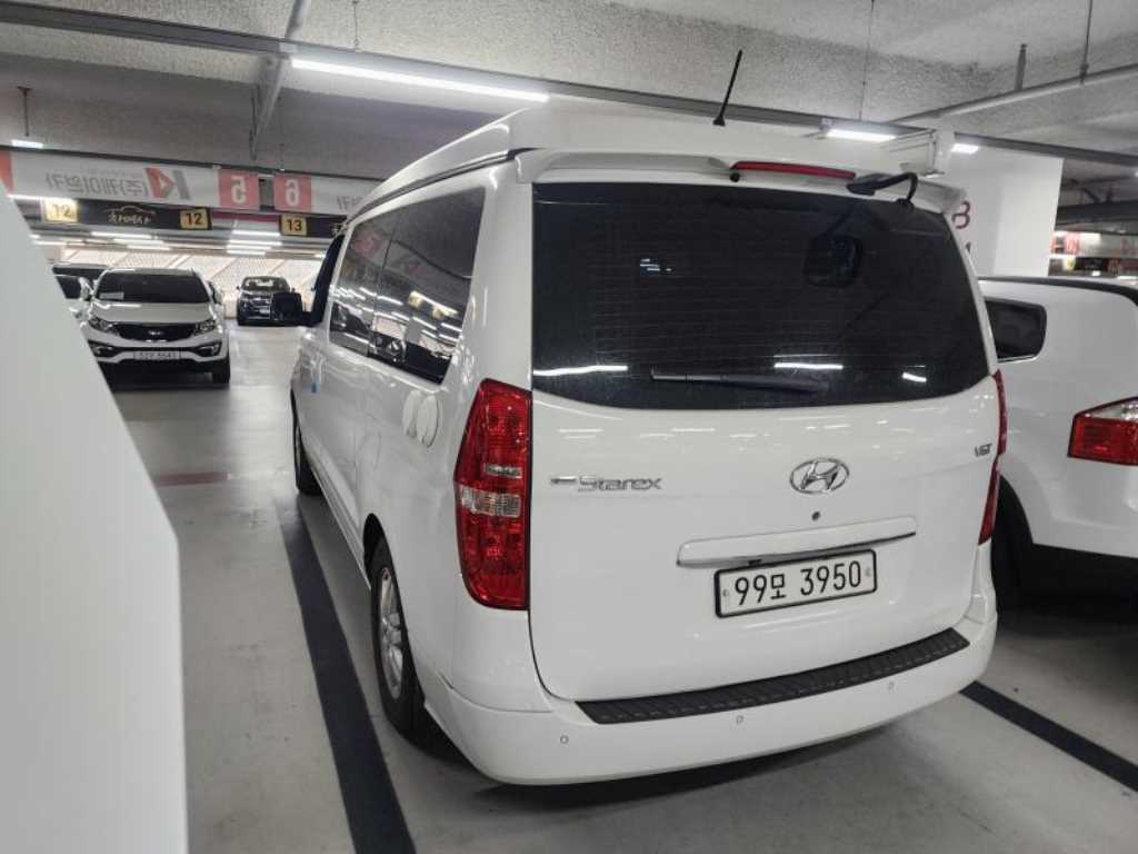 HYUNDAI Starex - Vista 7