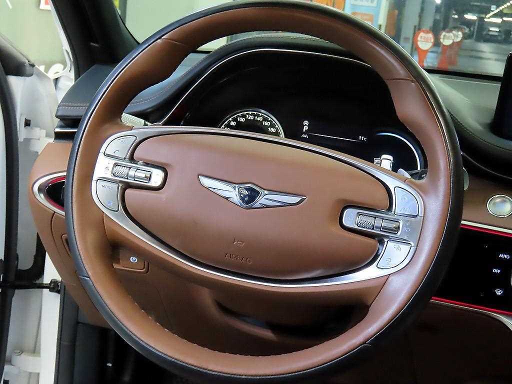 Genesis GV70 - Vista 8