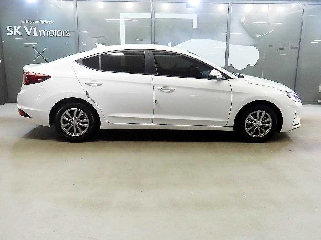 HYUNDAI Avante - Vista 3