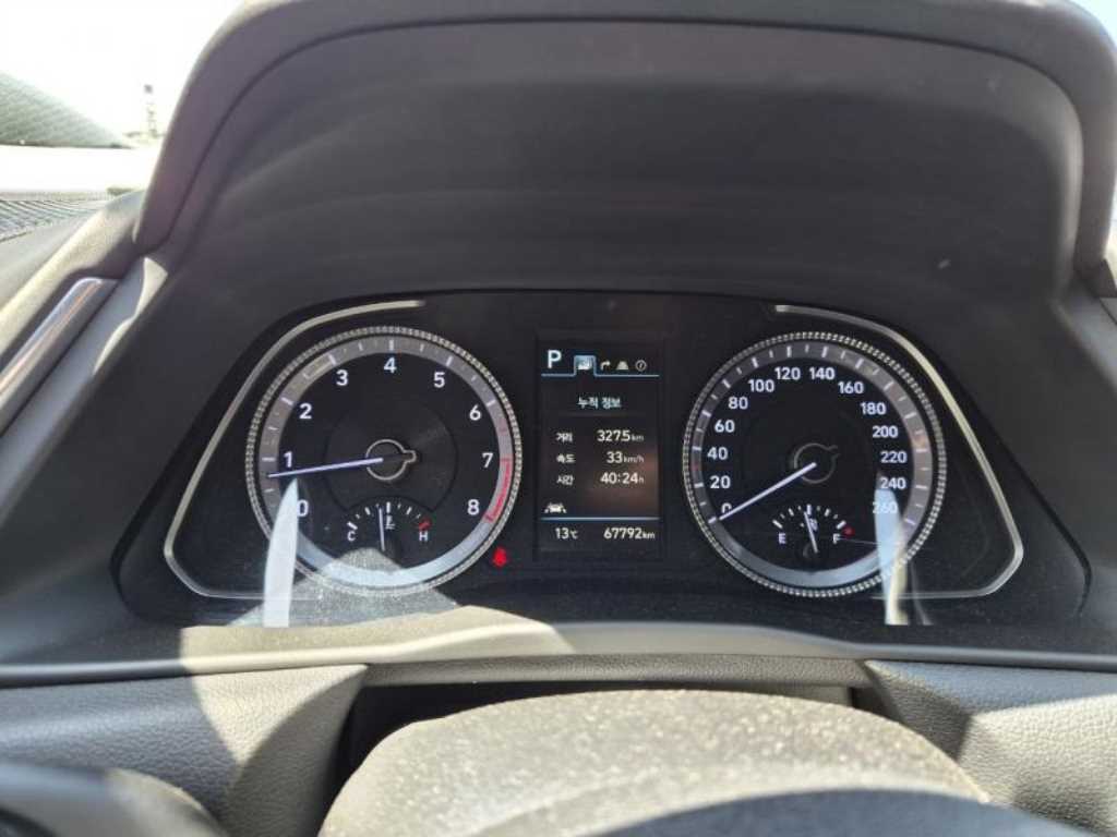 HYUNDAI Sonata - Vista 12