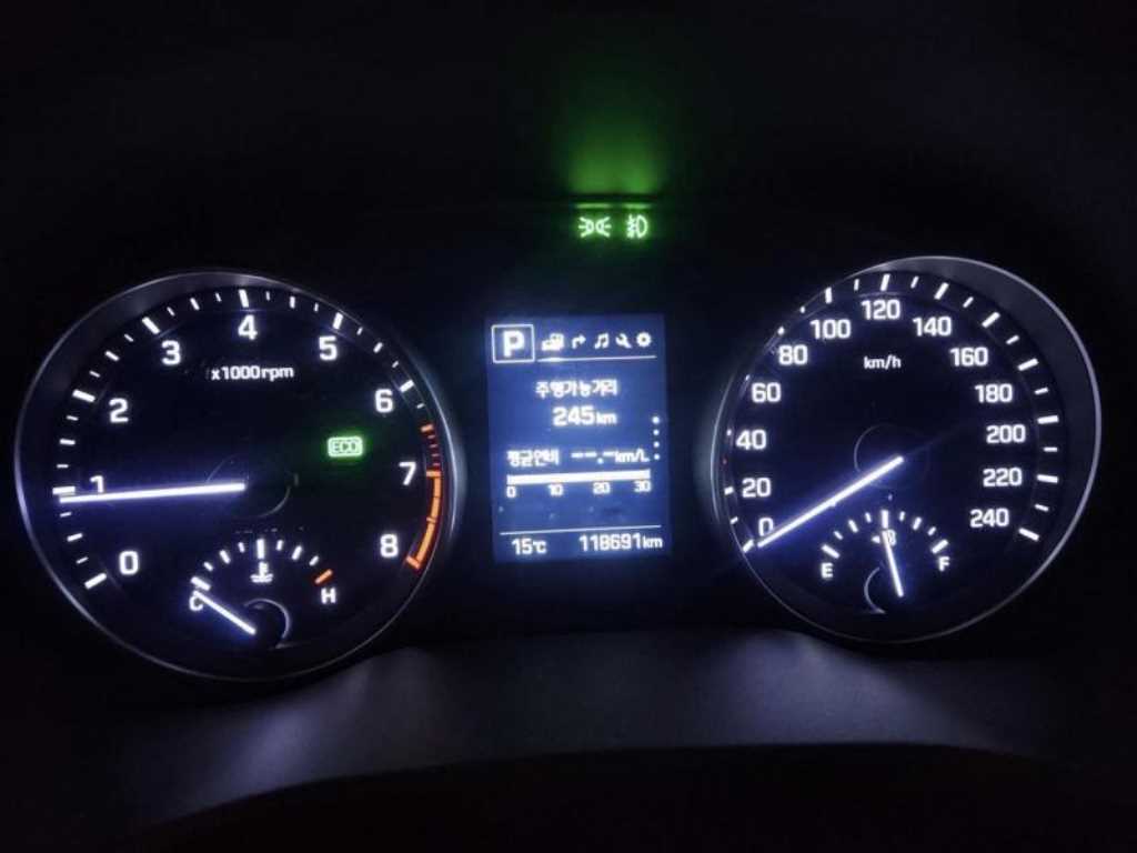 HYUNDAI Avante - Vista 2